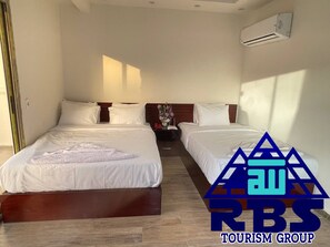 Luxury Single Room | Living area | 9-cm LCD TV with satellite channels, computer monitors, printers - King tout pyramid  (Giza)
