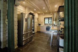 Microwave, dishwasher - Svilpji Lakeside Forest House (Amata)