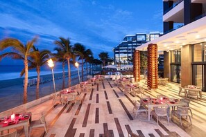 3 restaurantes, se sirve desayuno