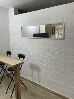 Dining - Maravilloso Apartamento Recién Remodelado a 2 Minutos del Metro de Medellín (Bello)