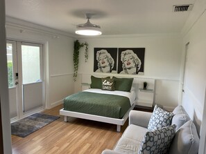 1 bedroom, desk, iron/ironing board, WiFi - Delightful Studio in Wellington (Wellington)