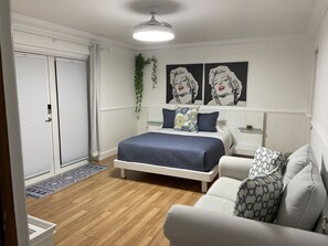 1 chambre, bureau, fer et planche à repasser, Wi-Fi