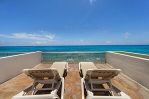 Terrace/patio - 4 BR Oceanfront Villa with Pool (Isla Mujeres)