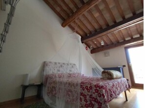 1 bedroom, iron/ironing board, bed sheets - The House of Blue -Cocooned in the heart of Padua (Padova)