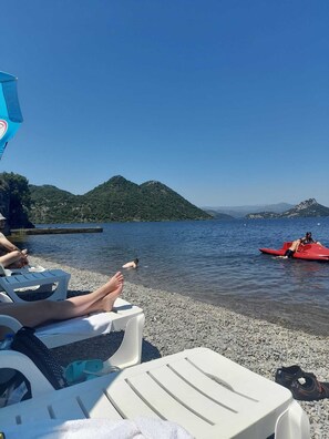Free beach shuttle, beach towels