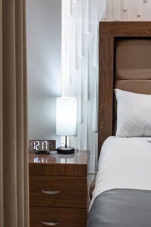 Habitación Deluxe, 2 camas dobles | 1 dormitorio, ropa de cama de alta calidad, edredones de plumas