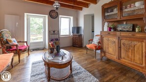 Living area - Le Gîte à la Campagne aux Pierres Violettes (LA CHAPELLE SUR USSON)