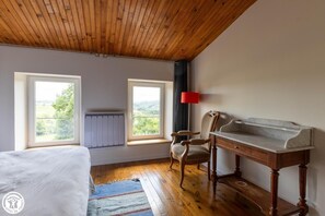 2 bedrooms - Le Gîte à la Campagne aux Pierres Violettes (LA CHAPELLE SUR USSON)