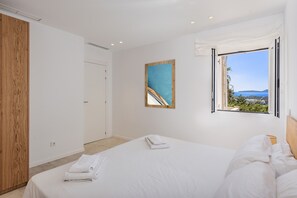6 bedrooms, in-room safe, free WiFi, bed sheets - VILLA BONJOUR (Puerto Pollensa)