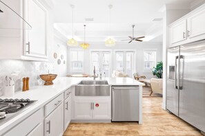 Fridge, microwave, oven, stovetop - G'Day 30A by Stay on 30a (Inlet Beach)