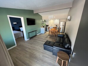 Signature Suite, 1 Bedroom, Kitchenette | Living area | 40-inch flat-screen TV with satellite channels - Valley Inn and Suites (French Lick)