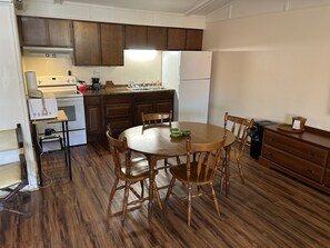Executive Room, 1 King Bed with Sofa bed, Kitchenette | Memory foam beds, free WiFi - Valley Inn and Suites (French Lick)