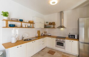 Kühlschrank, Mikrowelle, Ofen, Geschirrspüler