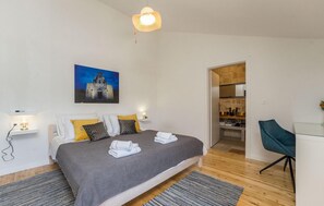 3 عدّة غرف نوم وسرير سفر وواي فاي مجانًا وملاءات أسرّة