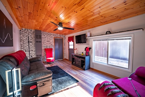 Adult Themed Cabin w/ Hot Tub