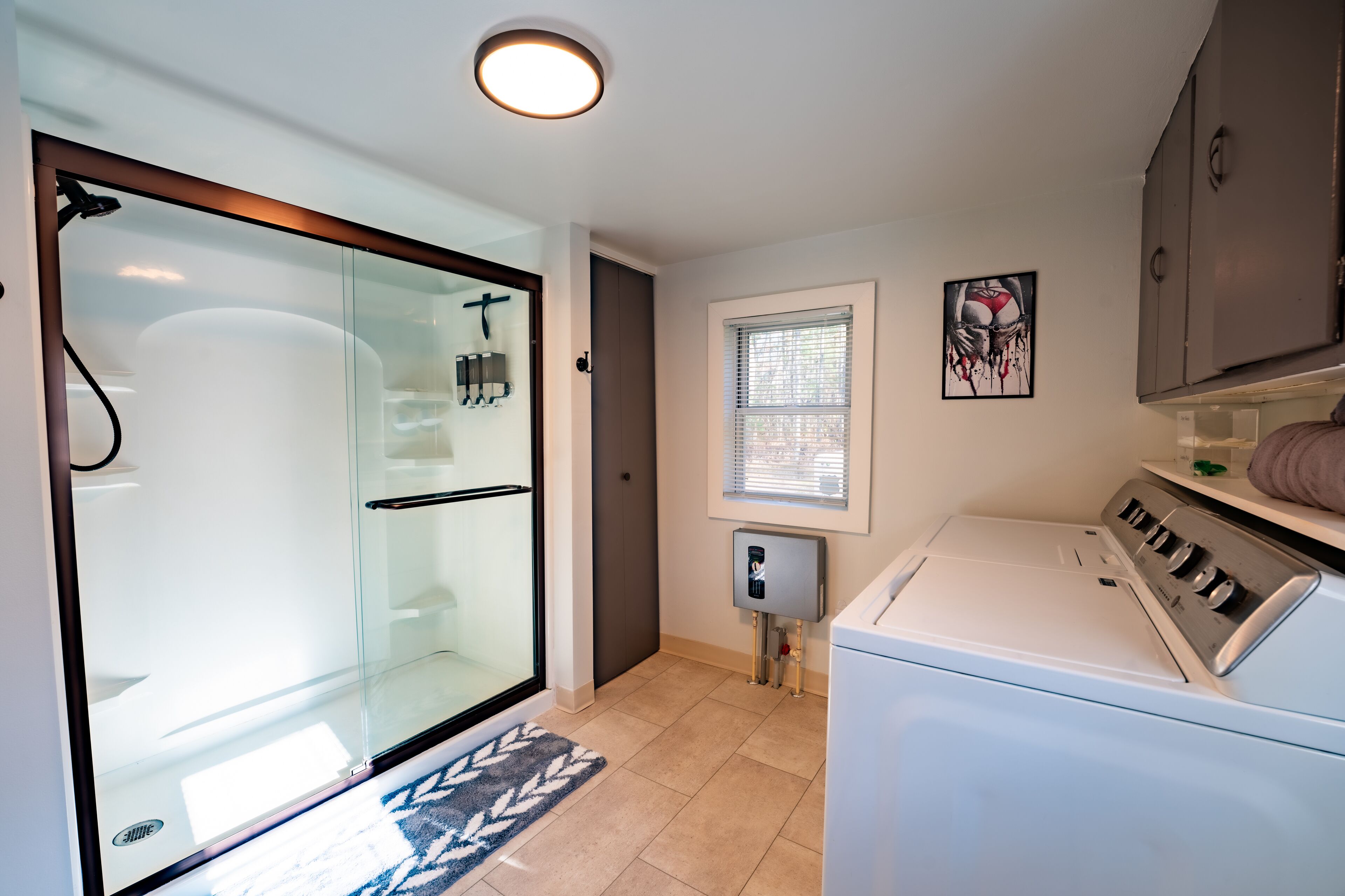 Bruser, hårtørrer, håndklæder, Sæbe