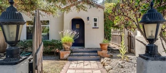 Lovely Palo Alto Cottage ~ Near Stanford, tech companies