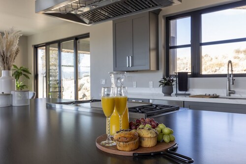 Luxury Heber Home- Minutes from Park City Ski Slopes- Views, Sleeps 16, Swim Spa