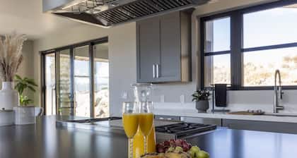 Luxury Heber Home- Minutes from Park City Ski Slopes- Views, Sleeps 16, Swim Spa