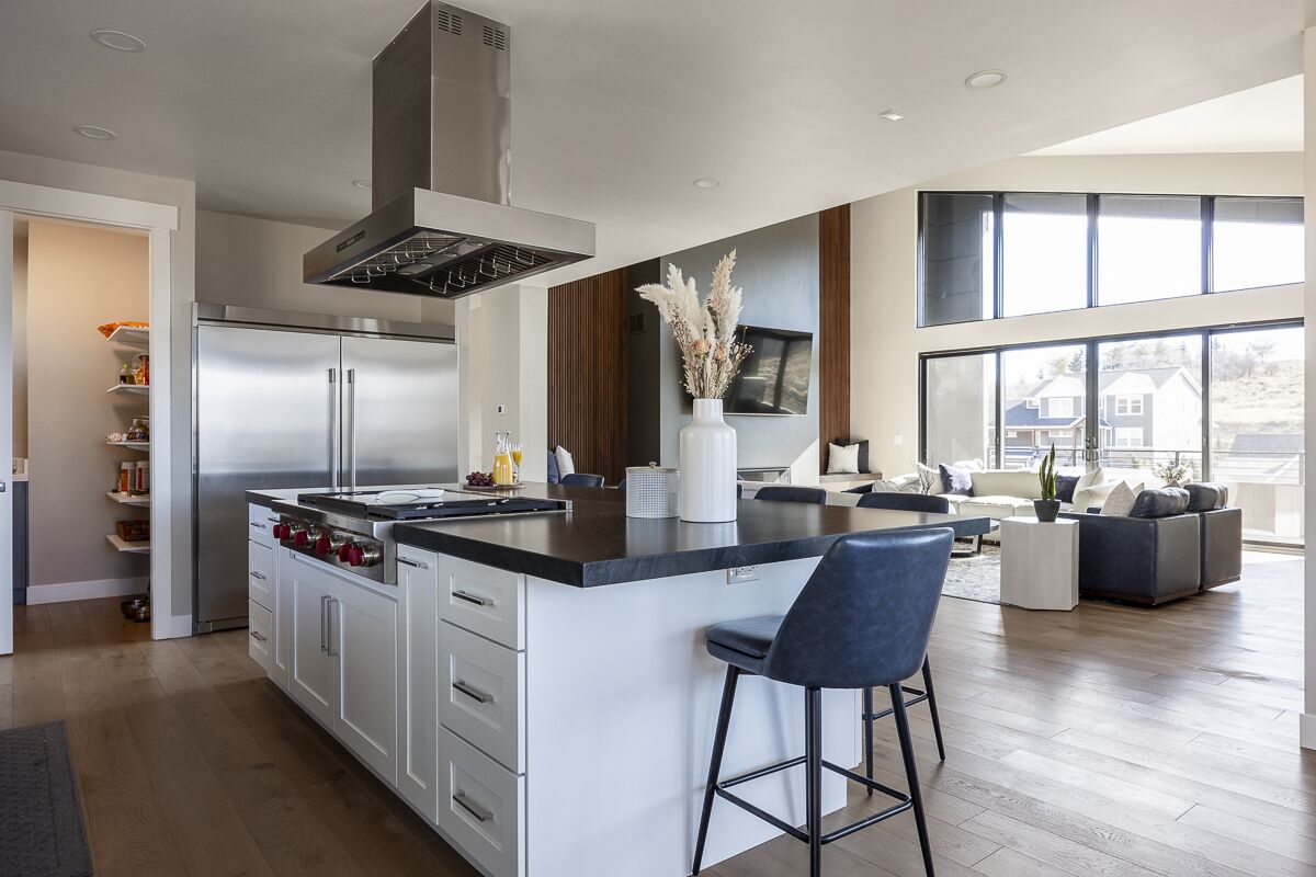 冰箱、微波炉、烤箱、炉灶