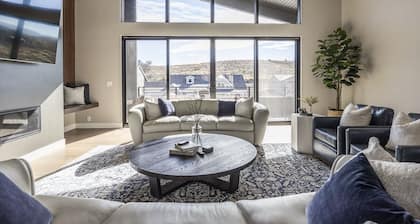 Luxury Heber Home- Minutes from Park City Ski Slopes- Views, Sleeps 16, Swim Spa