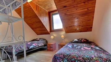 2 quartos, ferros/tábuas de passar roupa, Wi-Fi de cortesia