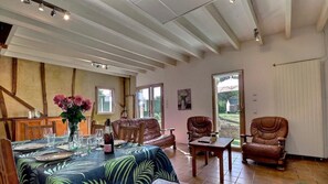 Interior - House 'Gite Les Deux Pins De Trémel' with Private Pool, Private Terrace, and Wi-Fi (Quédillac)