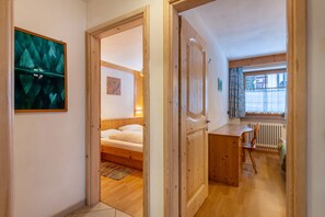 2 chambres, fer et planche à repasser, Wi-Fi gratuit, draps fournis