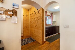 Kjøleskap, ovn, kokeplater og oppvaskmaskin