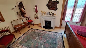 4 slaapkamers, een strijkplank/strijkijzer, gratis wifi, beddengoed