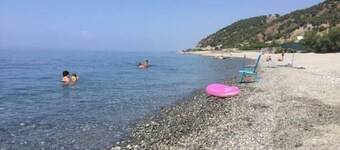 Apartment 'Tenuta Baronale Jò - Sant'elia 4' with Sea View, Shared Terrace