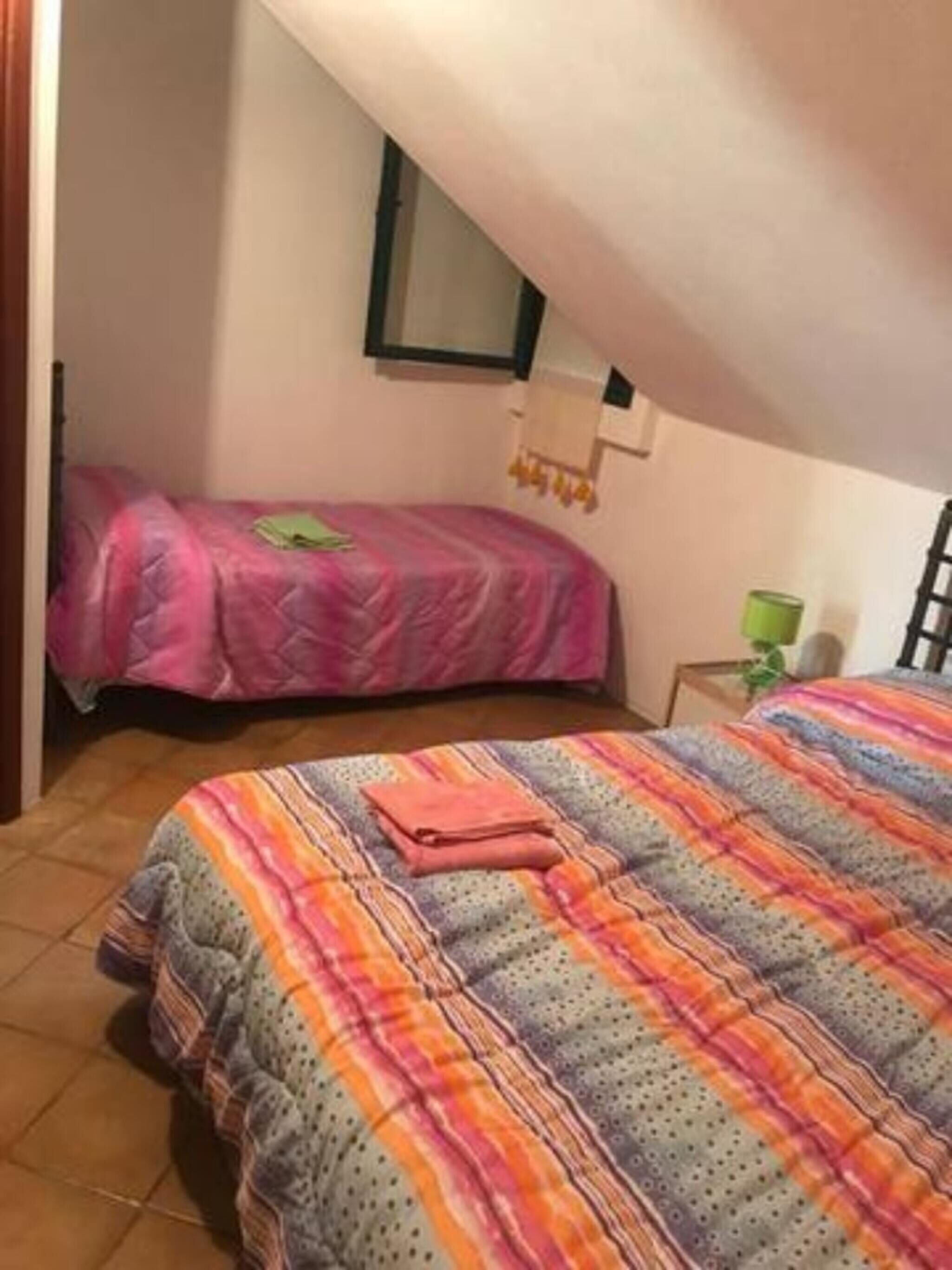 1 camera, ferro/asse da stiro, lenzuola