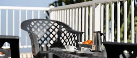 تناول الطعام بالخارج