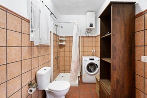 Ducha, secador de pelo y toallas