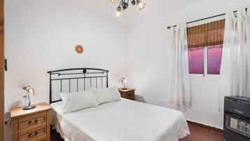 2 slaapkamers, een strijkplank/strijkijzer, gratis wifi, beddengoed