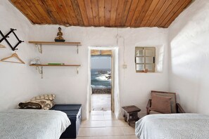 2 soverom, strykejern/-brett og sengetøy