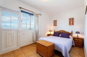 1 bedroom, iron/ironing board, free WiFi, bed sheets - Apartment 'Trebol 1' with Sea View, Balcony and Wi-Fi (El Mocanal)