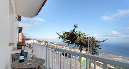 Apartment 'Trebol 1' with Sea View, Balcony and Wi-Fi