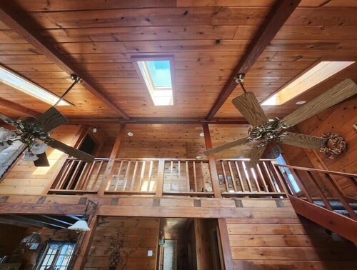 Impeccable Log Home! Large Groups Welcome! Games!