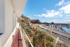 Property grounds - Holiday Home 'El Puerto De La Estaca 3' with Sea View, Private Garden and Balcony (Santa Cruz de Tenerife)