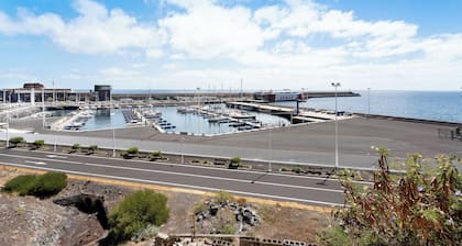 Ferienhaus 'El Puerto De La Estaca 3' mit Meerblick, privatem Garten und Balkon