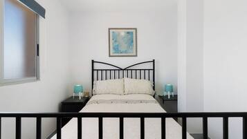 2 slaapkamers, een strijkplank/strijkijzer, beddengoed