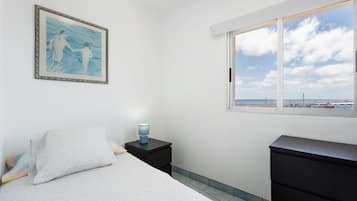 2 bedrooms, iron/ironing board, bed sheets