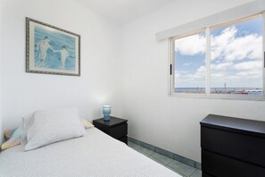 2 bedrooms, iron/ironing board, bed sheets