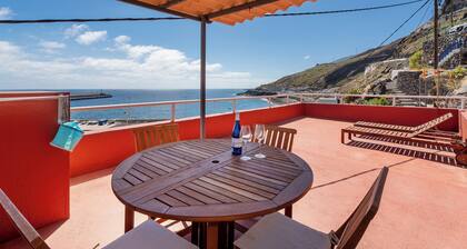 Ferienhaus 'Puerto De La Estaca 1' mit Meerblick und privater Terrasse