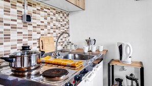 A kitchen with a stove, sink, and various appliances. - Studio Apartment 'With Sea View' with Sea View, Wi-Fi and Air Conditioning (Drimonas)