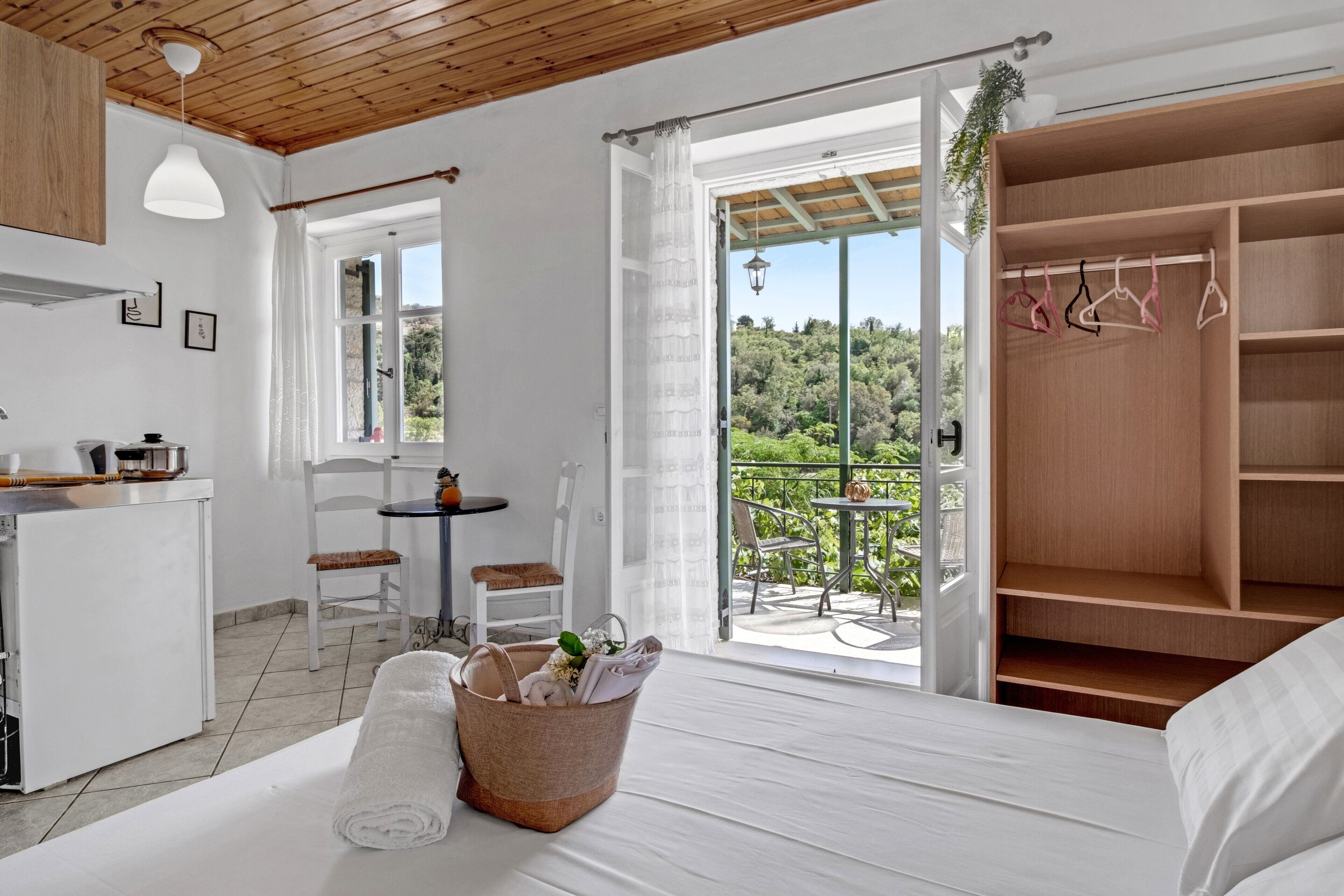 Free WiFi, bed sheets