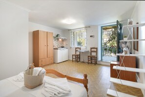 Free WiFi, bed sheets