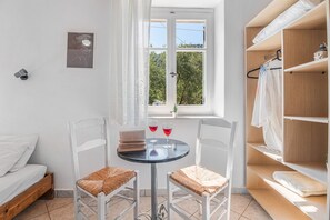 Dining - Studio Apartment 'Kerkis Mountain View' with Mountain View, Wi-Fi and Air Conditioning (Lefkada)