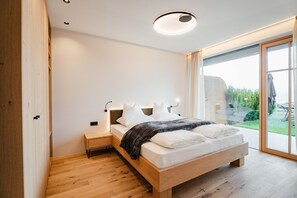 2 bedrooms, free WiFi, bed sheets - Apartment 'Valentinerhof Apt Terra' with Mountain View, Shared Pool and Wi-Fi (Eppan)